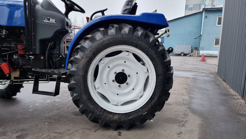 Трактор Jinma 404  с кабиной
