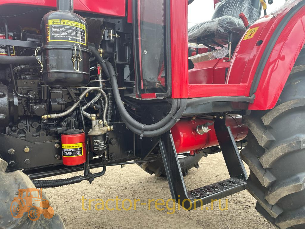 Трактор Dongfeng 244 G2 с кабиной