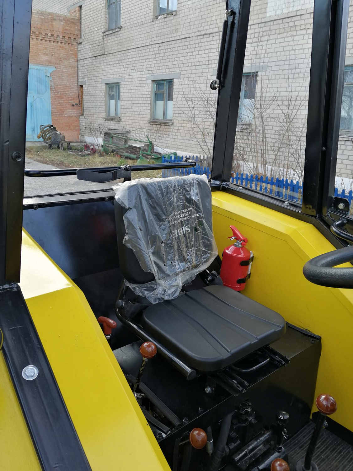 Минитрактор Уралец 250 с кабиной